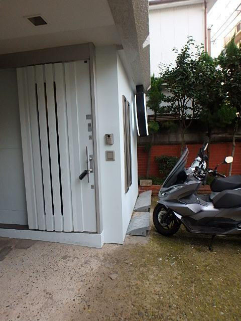 逸見邸エントランス②