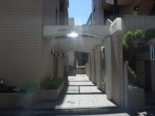 根本ビルエントランス①