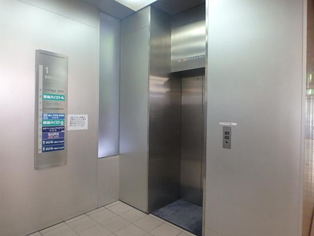 ホール④