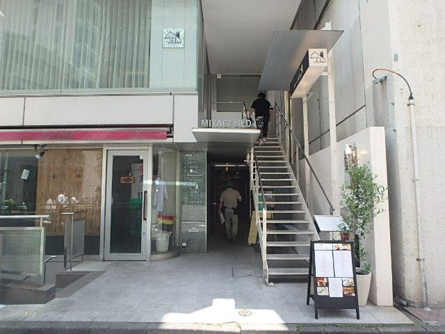 宮城ビルエントランス①