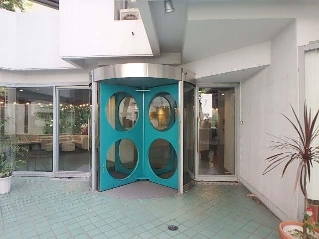 ビラ・モデルナエントランス②