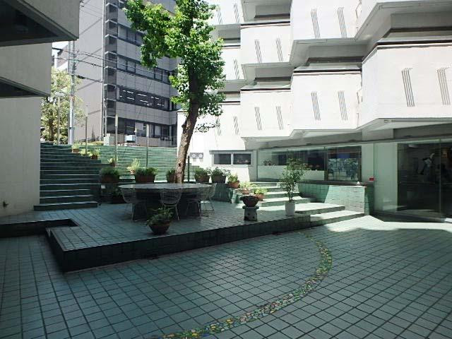 ビラ・モデルナエントランス③