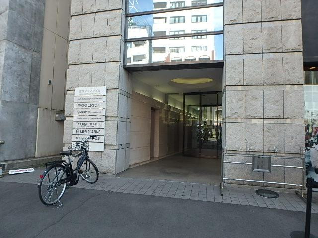 原宿ソフィアビルエントランス①