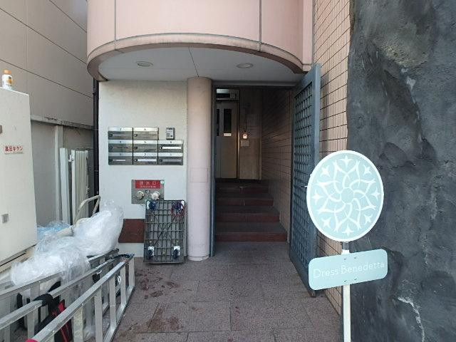 原宿山田ビルエントランス②