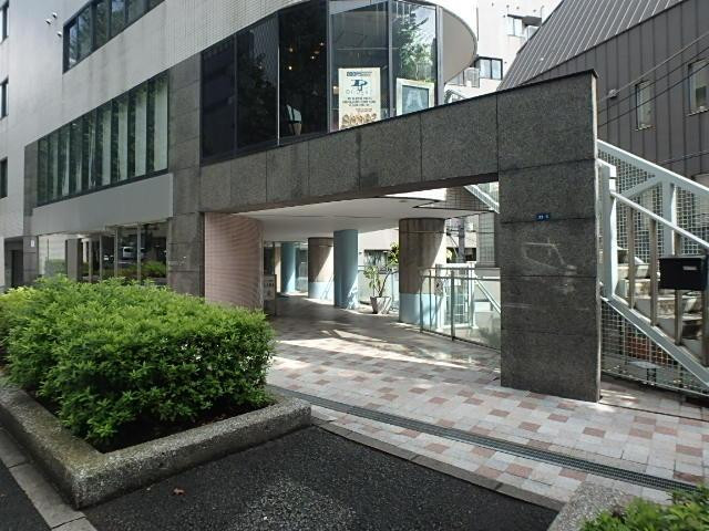 パークノヴァ神宮前エントランス①
