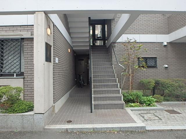 クインテット原宿エントランス①