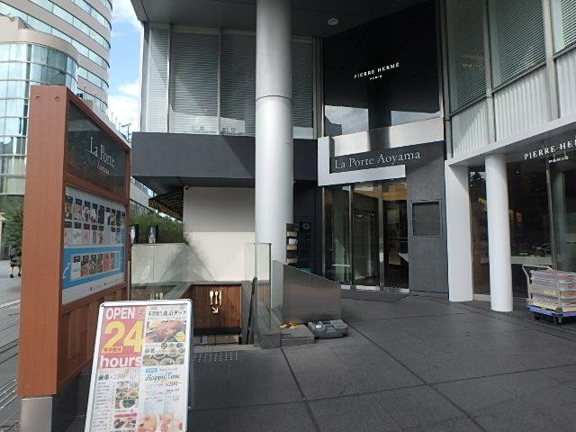 ラ・ポルト青山エントランス①