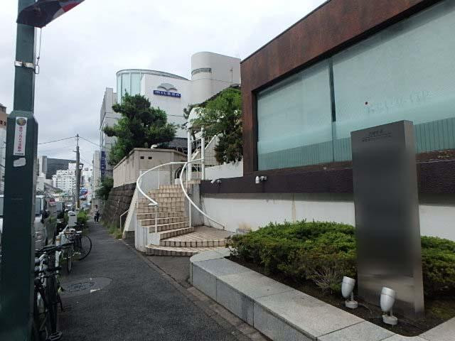 神宮前ファッションビルエントランス①