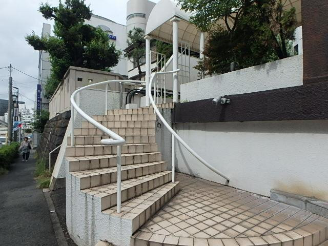 神宮前ファッションビルエントランス②
