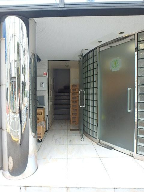 原宿ドレスビルエントランス②