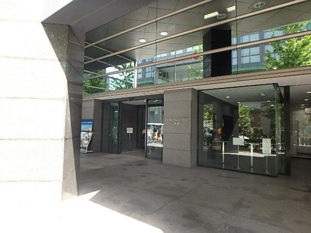 サウスゲート新宿ビルエントランス①