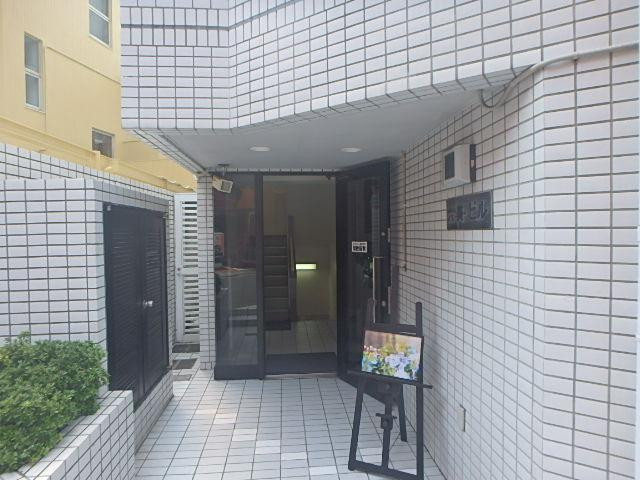 六美（ムツミ）ビルエントランス②