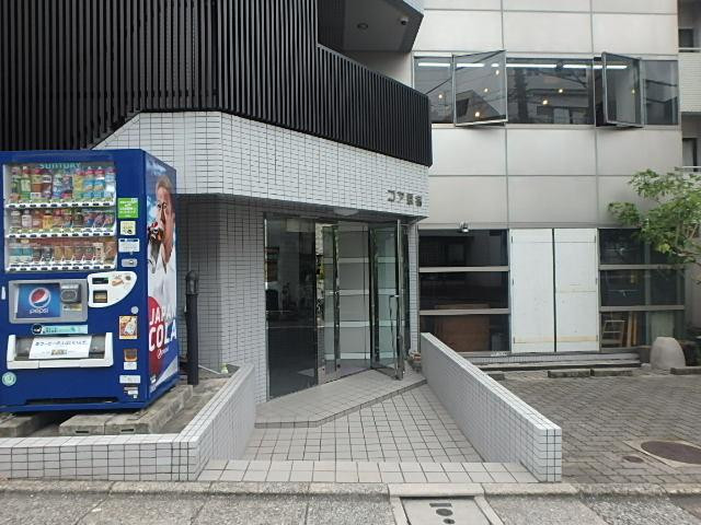 コア原宿ビルエントランス①