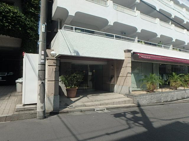 原宿プラザエントランス①