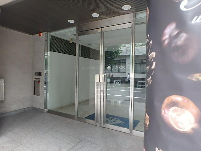 ジュニアー千駄ヶ谷ビルエントランス②