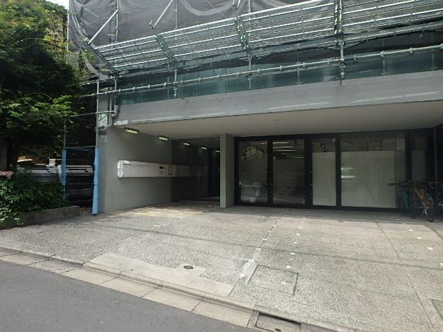 ＰＯＯＬビルエントランス①