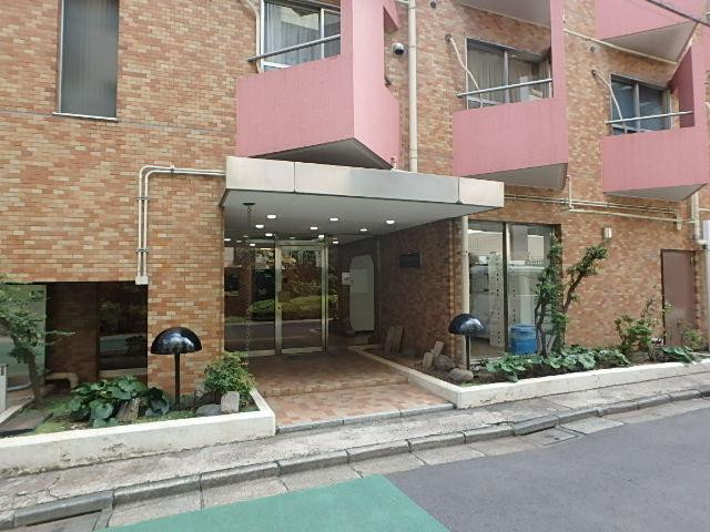 ウエストサイド新宿御苑エントランス①