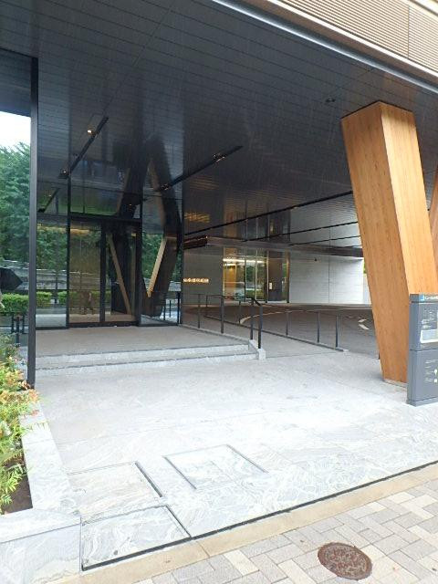 ヒューリック将棋会館千駄ヶ谷ビルエントランス②