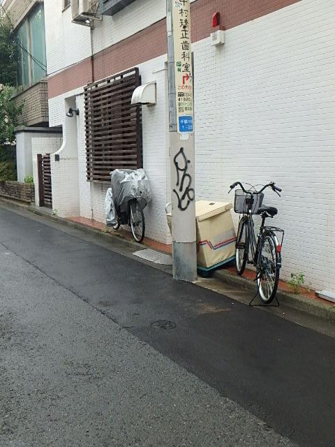 千駄ヶ谷郵便局ビルエントランス①