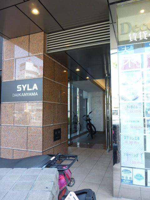 広田代官山ビルエントランス①