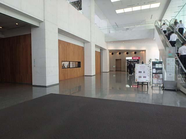 小田急サザンタワーホール①