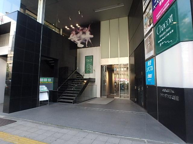 ラウンドクロス新宿エントランス①