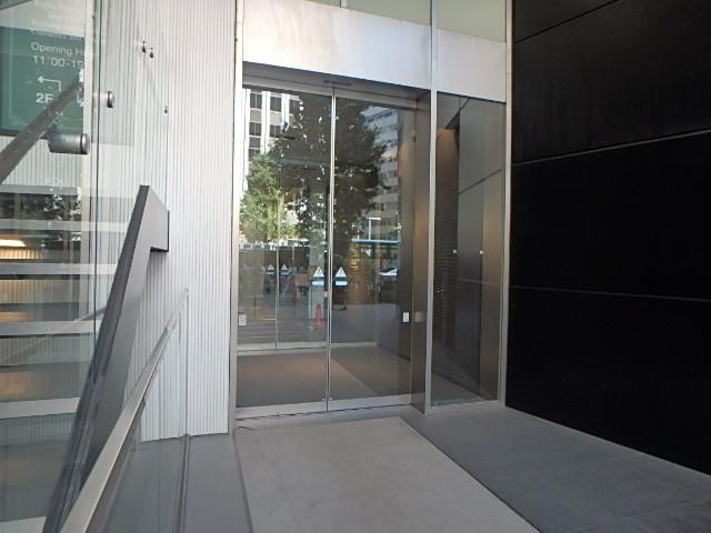 ラウンドクロス新宿エントランス②