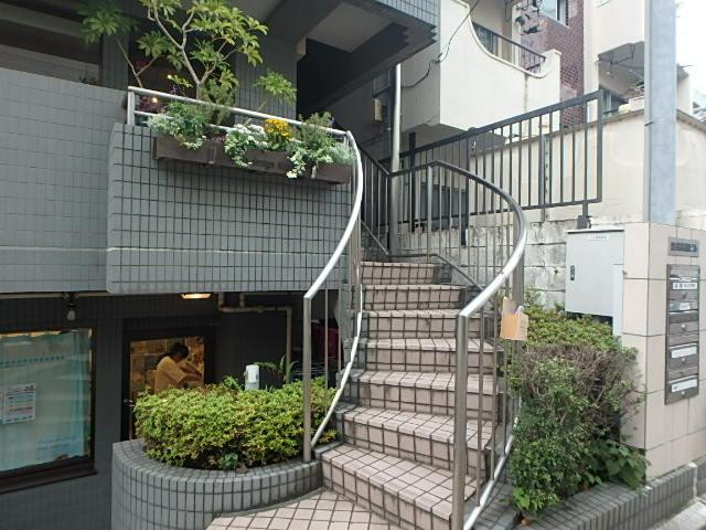 渋谷高橋ビルエントランス②