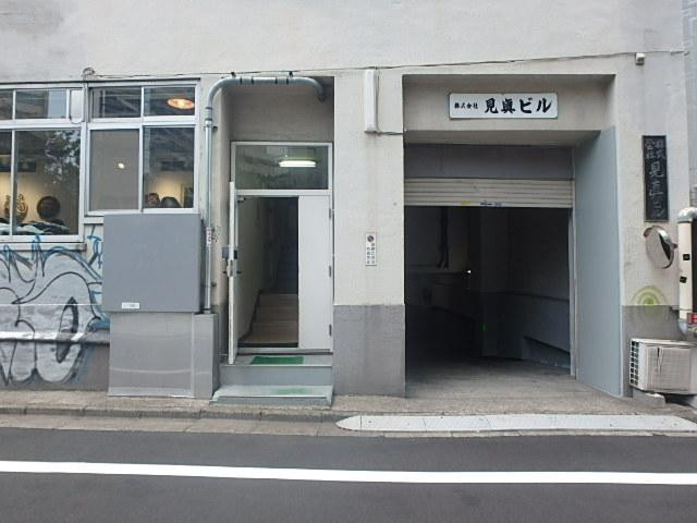 見真ビルエントランス①
