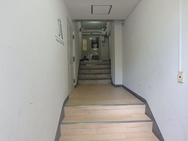 見真ビルホール①
