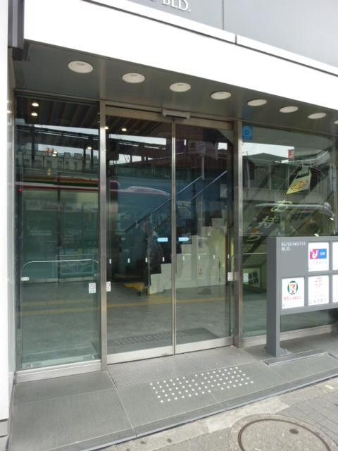 楠本ビルエントランス①