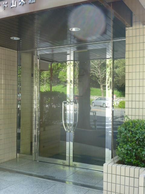 パークサイド山本館ビルエントランス②