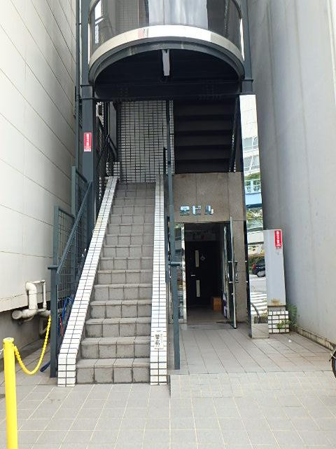 星ビルエントランス②
