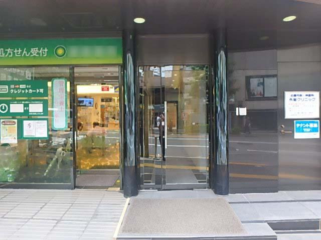 津多屋ビルエントランス②