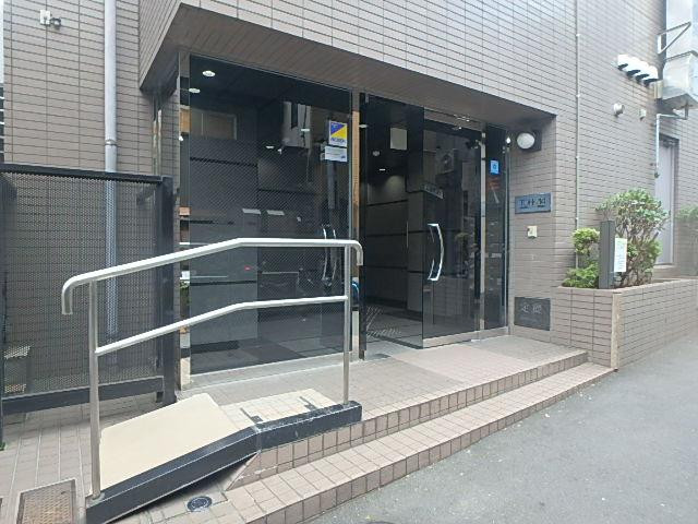 エントランス①