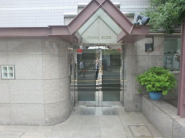 内田ビルエントランス①