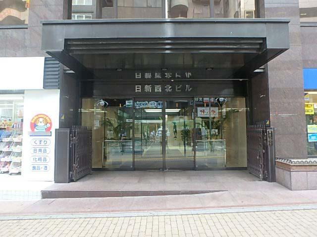 日新西北ビルエントランス①