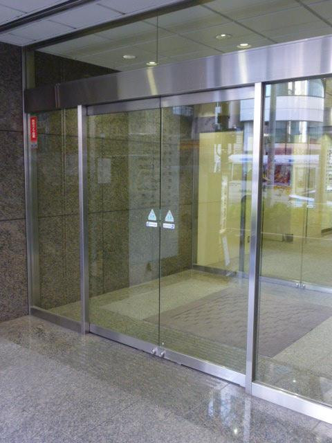 左門イレブンビルエントランス①