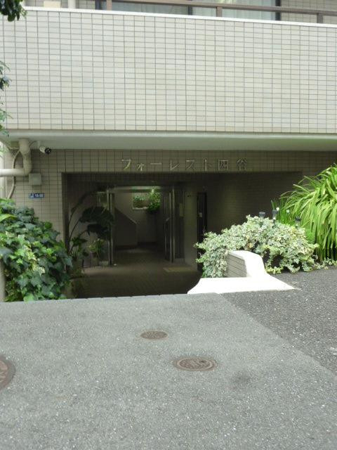フォーレスト四谷エントランス①