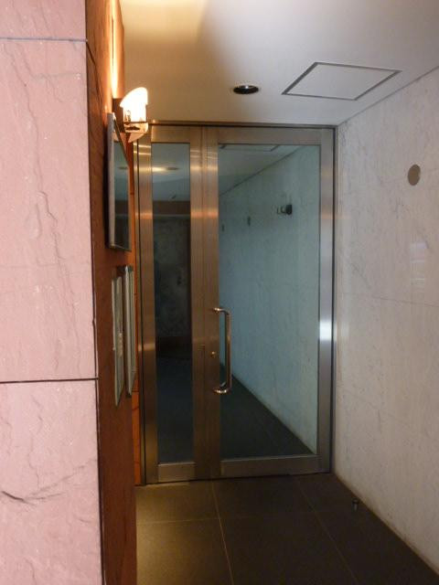 都住創山吹町ビルエントランス①
