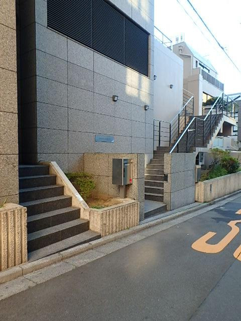 ＵＵＲ四谷三丁目ビルエントランス①