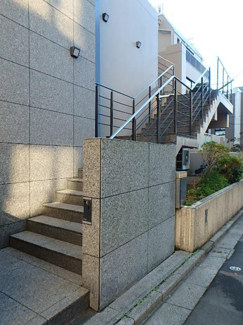 ＵＵＲ四谷三丁目ビルエントランス②