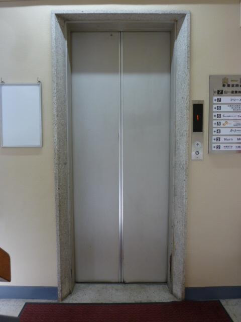 ホール①