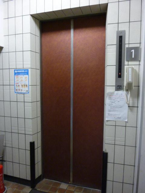 オオノヤビルエントランス②