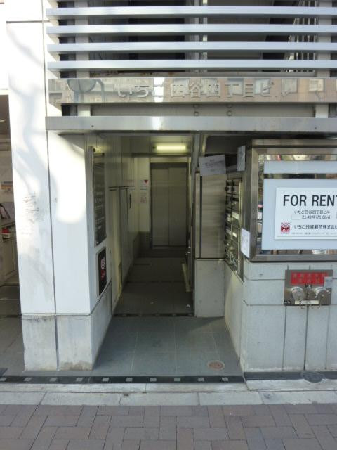 いちご四谷４丁目ビルエントランス①