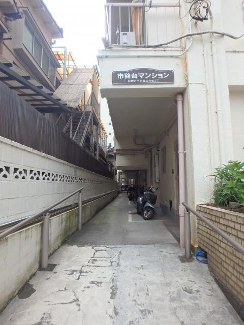 市谷台マンションエントランス①