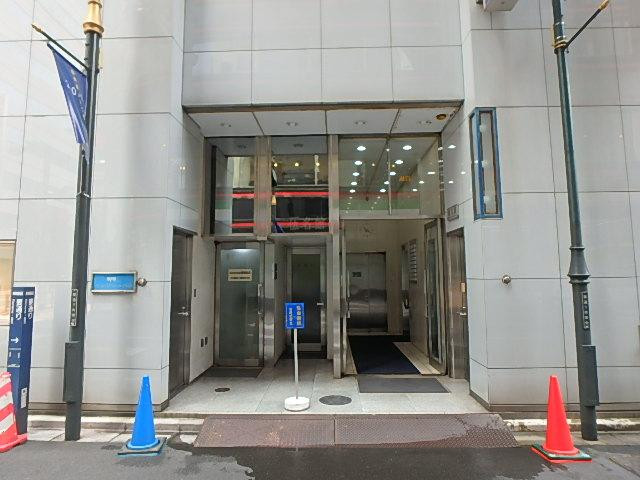 新宿伍名館ビルエントランス②