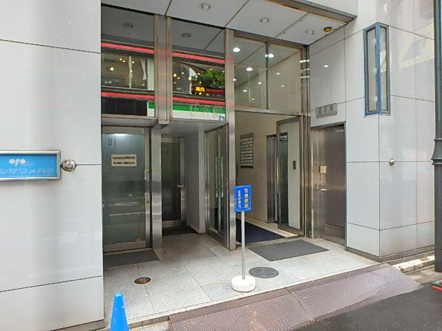 新宿伍名館ビルエントランス①