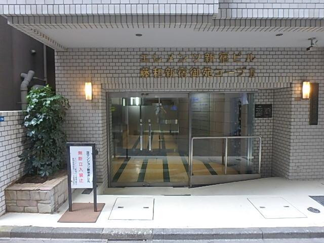 エレメンツ新宿ビルエントランス④