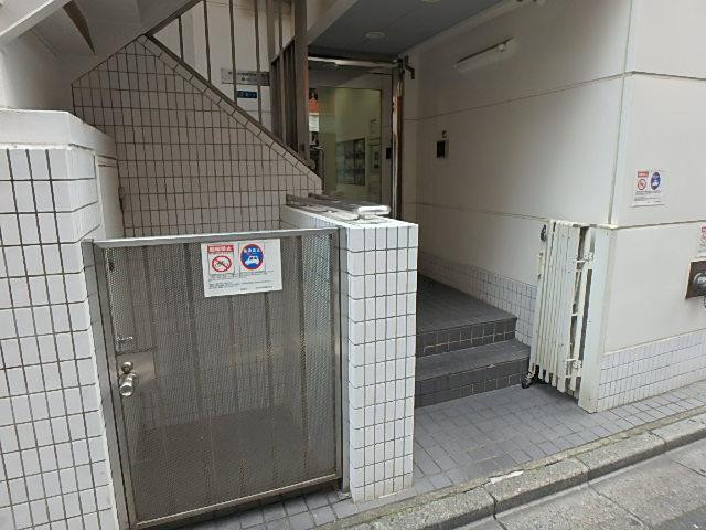新宿土地建物第１０ビルエントランス④